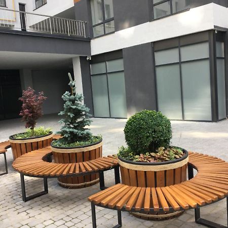4-Room Jacuzzi Apartment Lviv Exterior photo